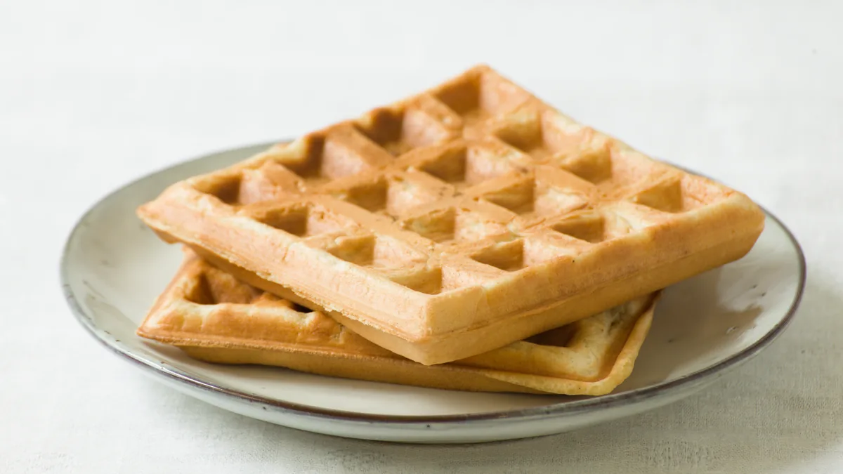 Des gaufres sur une assiette
